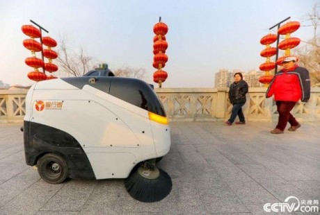 無(wú)人駕駛清掃車天津亮相！
