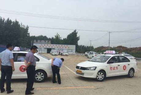 科目三掛科5次，成績?nèi)孔鲝U，學員痛哭，表示等待無人駕駛到來！