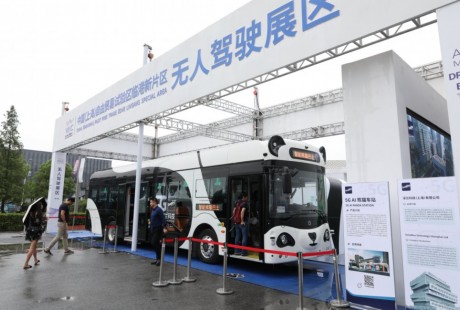廣州之后，深蘭獲上海首張自動(dòng)駕駛公交車牌照