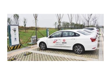武漢首座無人駕駛電動(dòng)汽車充電站投用