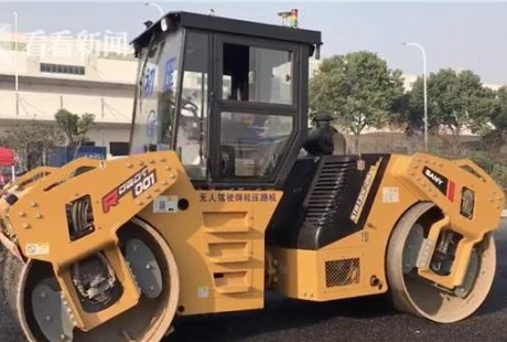 全國首個(gè)無人駕駛攤鋪機(jī)、壓路機(jī)在滬實(shí)裝
