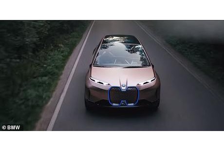 寶馬宣傳無(wú)人駕駛以移動(dòng)"車震"當(dāng)賣點(diǎn) 引發(fā)爭(zhēng)議