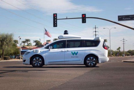 Waymo無(wú)人駕駛出租車上線一年 接送乘客超10萬(wàn)