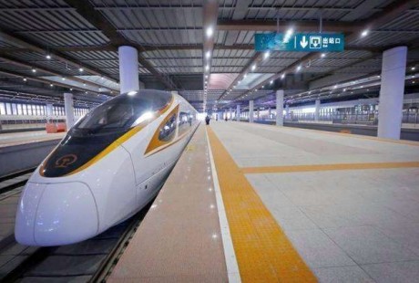 鐵路資訊：不敢睜眼，無人駕駛高速列車開過來了
