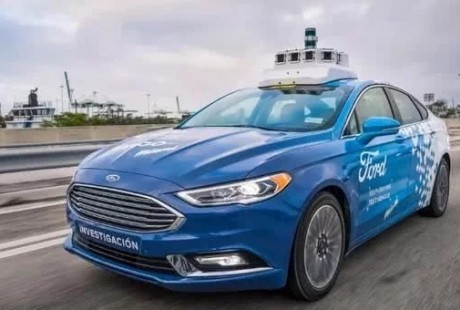 C-V2X技術(shù)在5G加持下讓無(wú)人駕駛汽車更智能，通行更安全!
