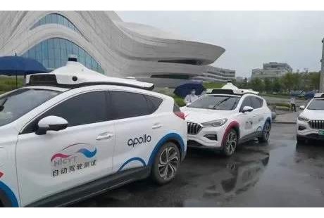 長(zhǎng)沙試乘無(wú)人駕駛出租車愈發(fā)便捷