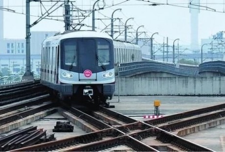 上海將迎來(lái)無(wú)人駕駛新型列車(chē)，全程42.3公里，預(yù)計(jì)年底通車(chē)