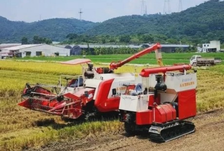 北斗與5G加持 中國(guó)無(wú)人駕駛農(nóng)機(jī)完成水稻"耕種管收"