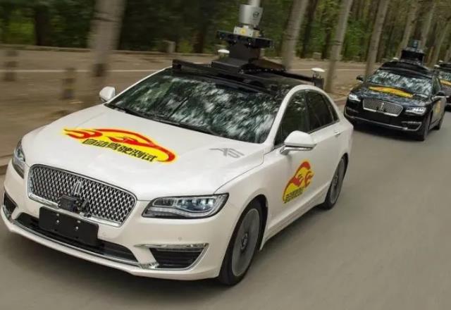 論Robotaxi英雄，唯Apollo與waymo