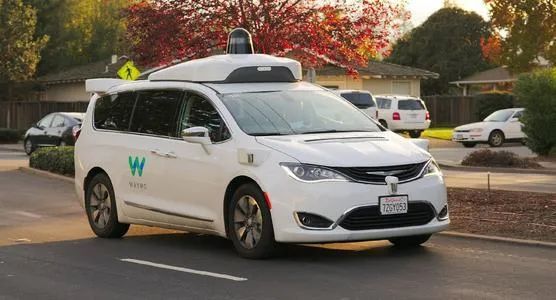 論Robotaxi英雄，唯Apollo與waymo