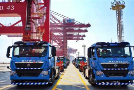 都是全程自動駕駛，梅山港區(qū)無人集卡車編隊閃亮登場