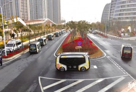 “春筍號”上路，東風悅享助力武漢加速駛?cè)霟o人駕駛之城